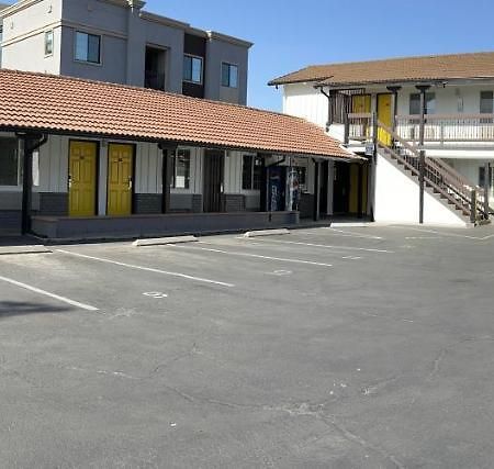 Escondido Inn Zewnętrze zdjęcie