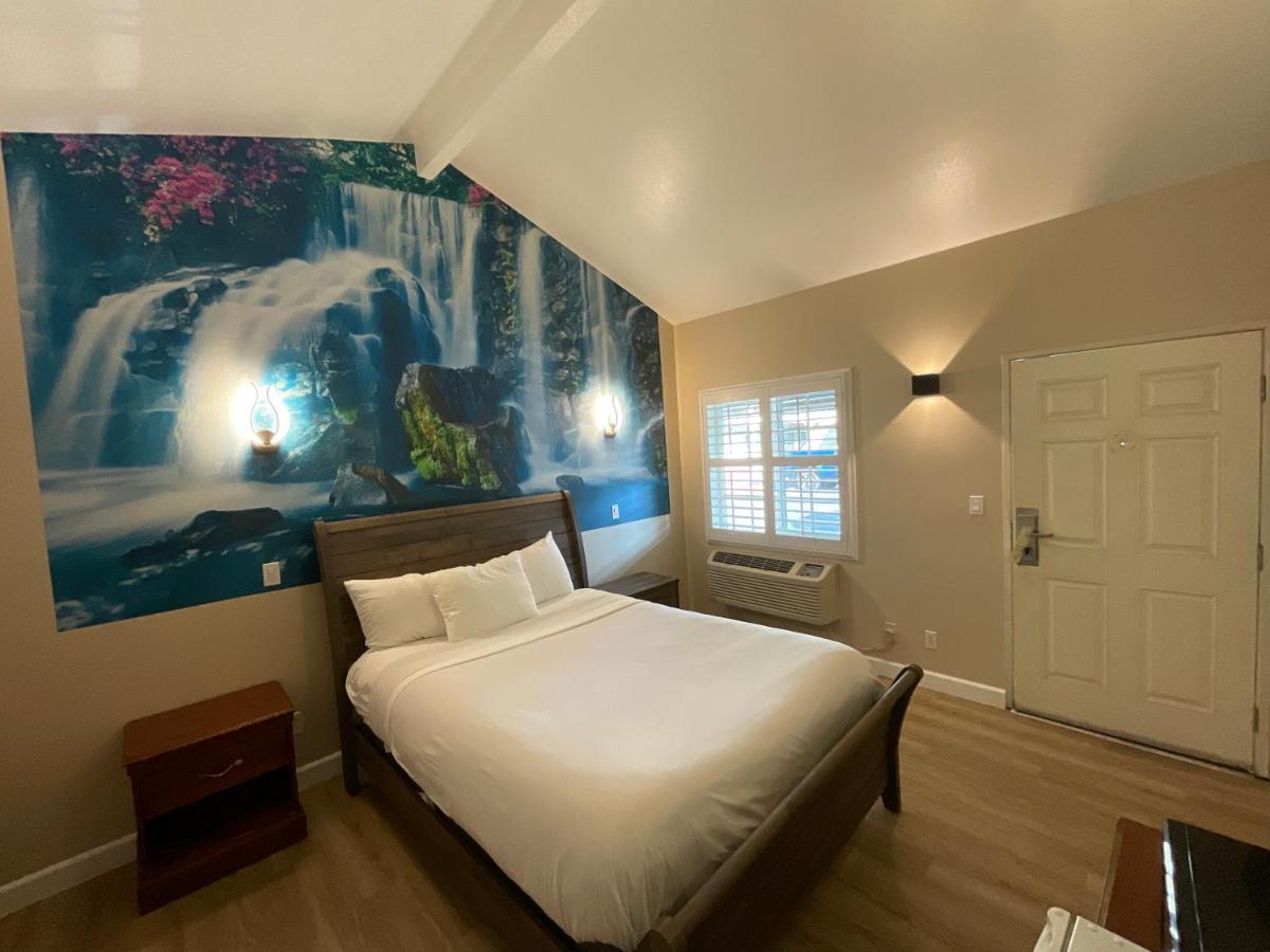 Escondido Inn Zewnętrze zdjęcie
