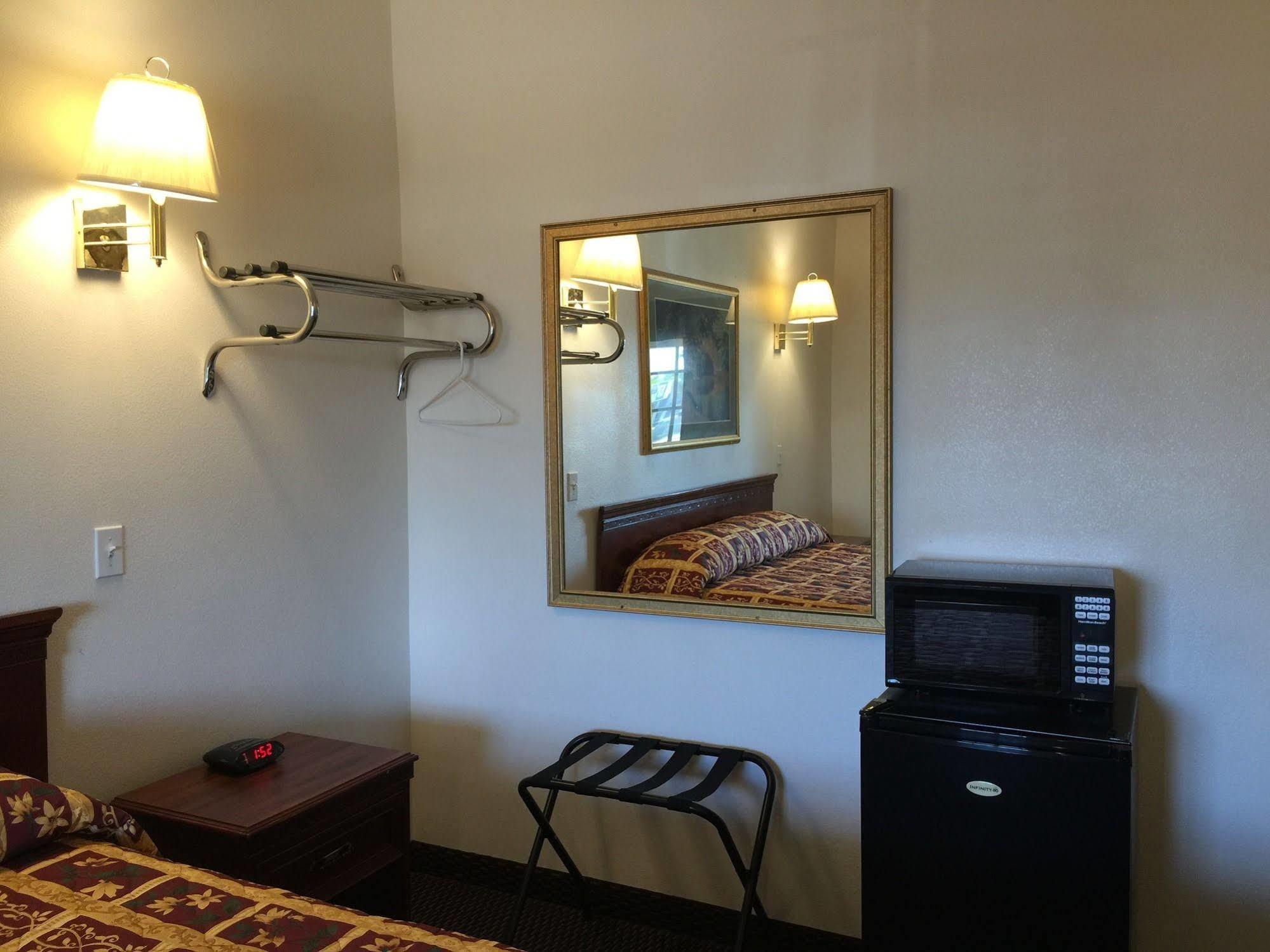 Escondido Inn Zewnętrze zdjęcie